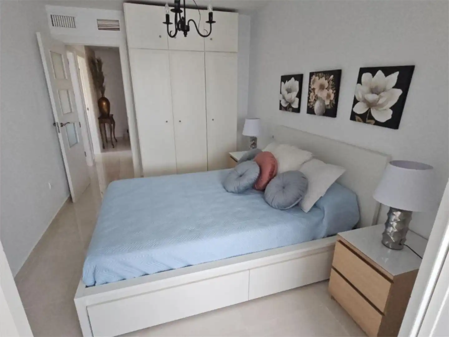 Piso en venta en Camino de los Parrales, 121, Aguadulce Sur Habitación de Piso en venta en Roquetas de Mar con Piscina y Amueblado