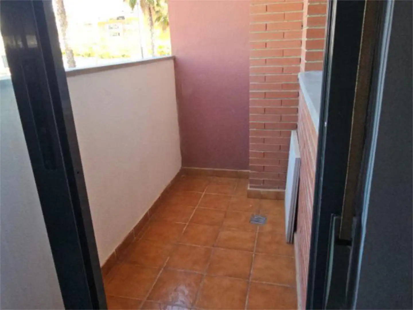 Piso en venta en Camino de los Parrales, 121, Aguadulce Sur Terraza de Piso en venta en Roquetas de Mar con Piscina y Amueblado