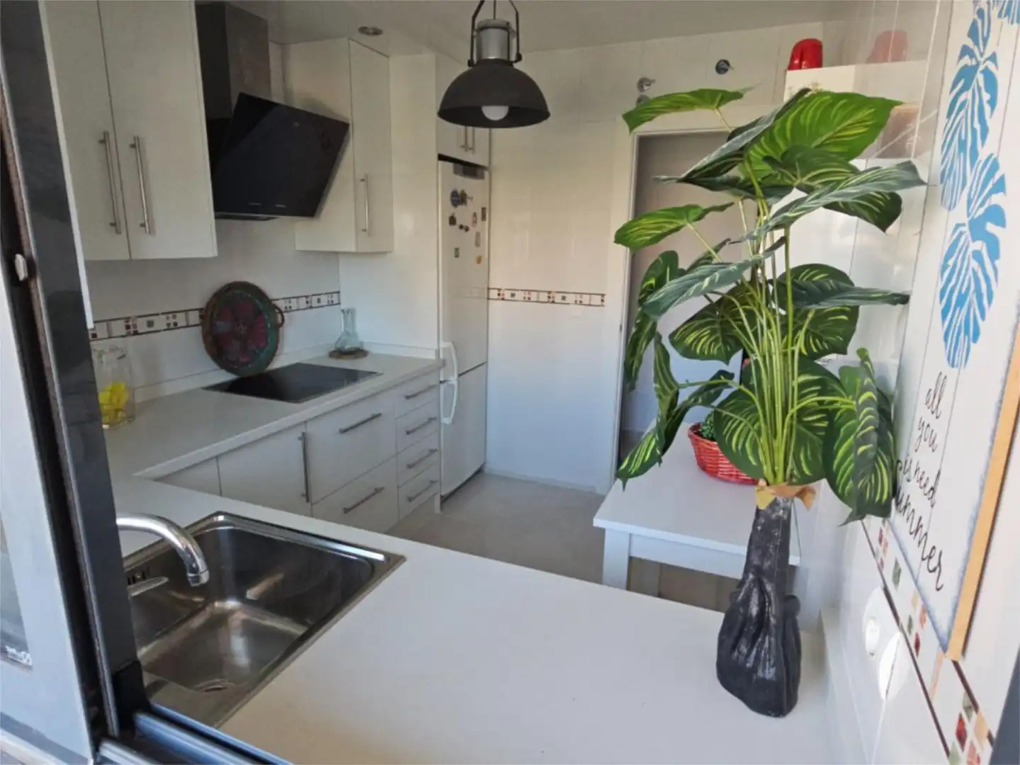 Piso en venta en Camino de los Parrales, 121, Aguadulce Sur Cocina de Piso en venta en Roquetas de Mar con Piscina y Amueblado