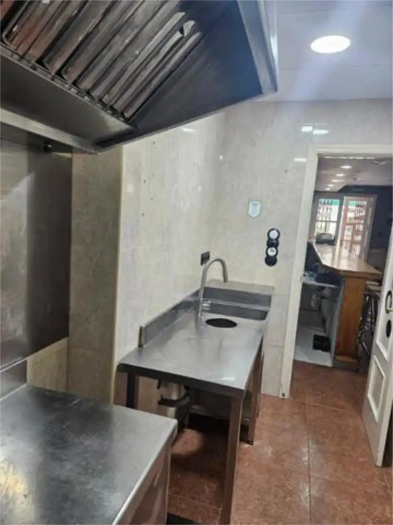 Cuina de Local de lloguer en Socuéllamos amb Aire condicionat
