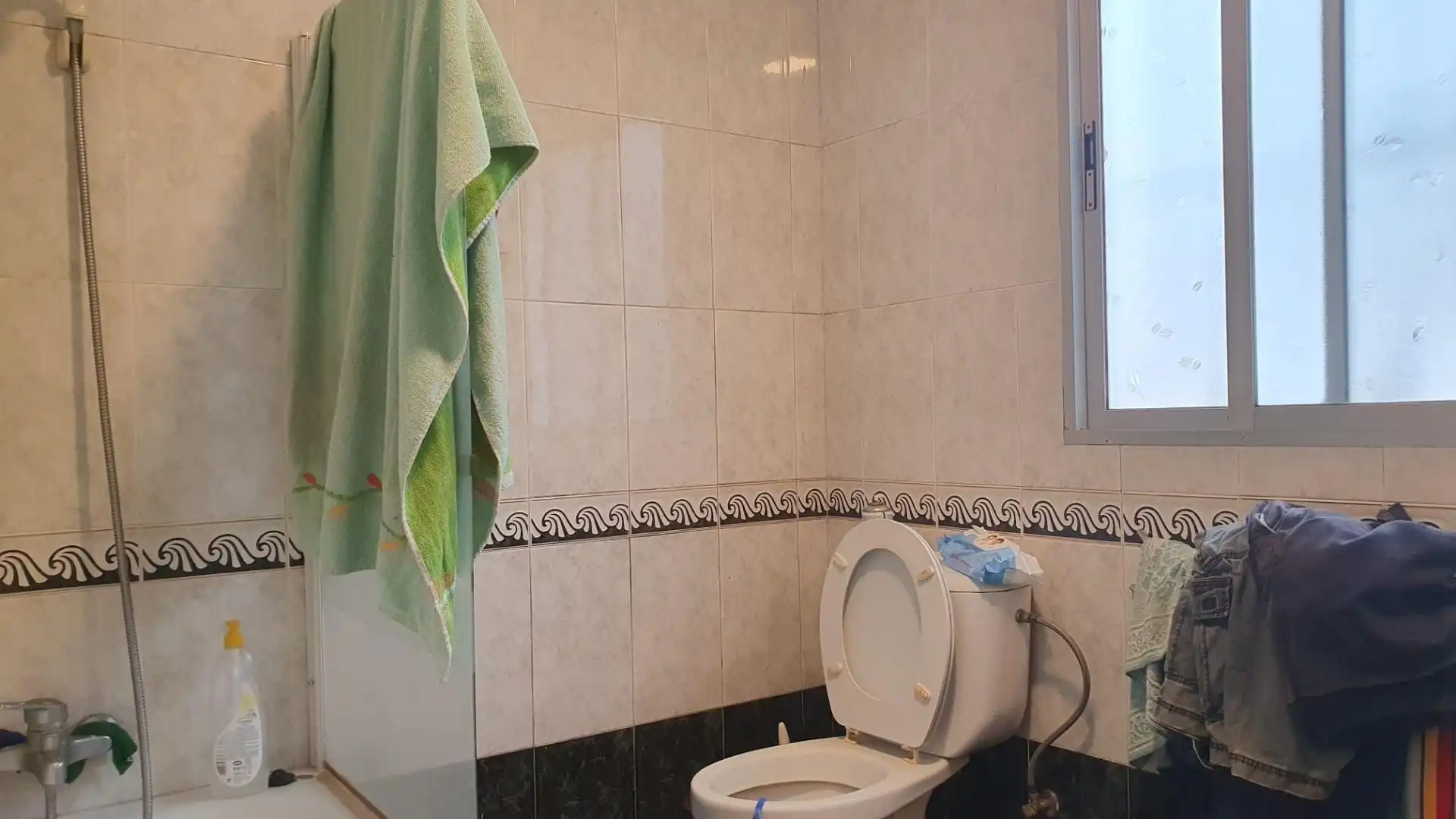 Baño de Casa adosada en venta en Pilas con Aire acondicionado, Terraza y Balcón