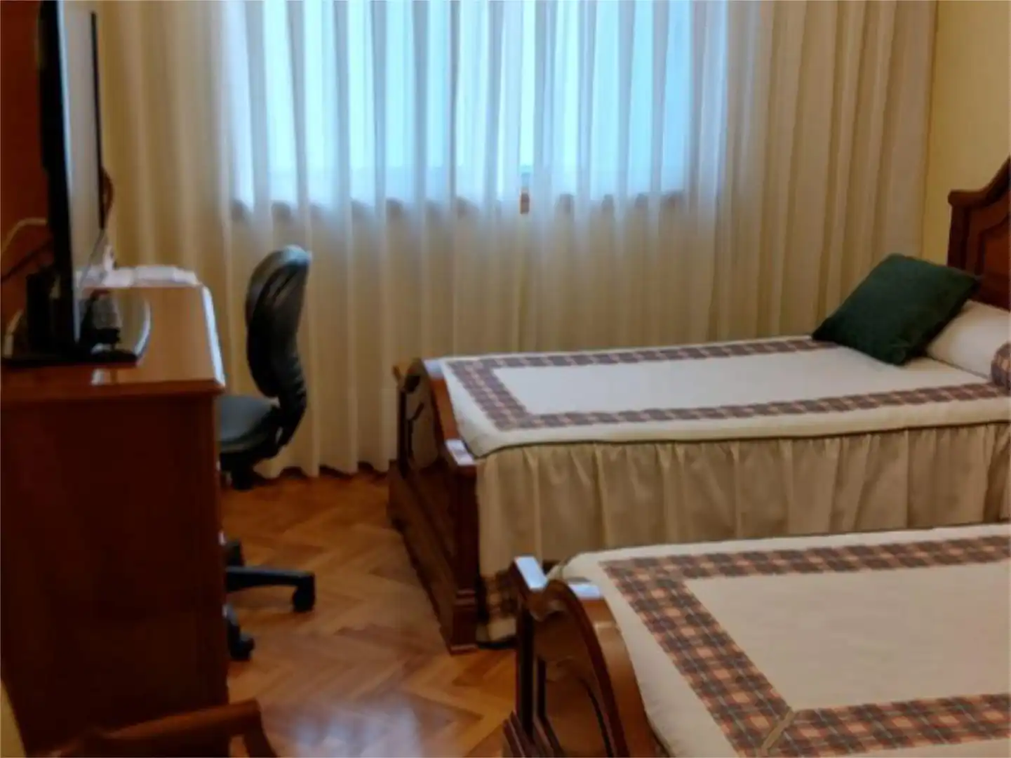 Piso en venta en Rúa Juan Flórez, 148, Falperra - Santa Lucía Habitación de Piso en venta en A Coruña Capital con Calefacción, Parquet y Amueblado