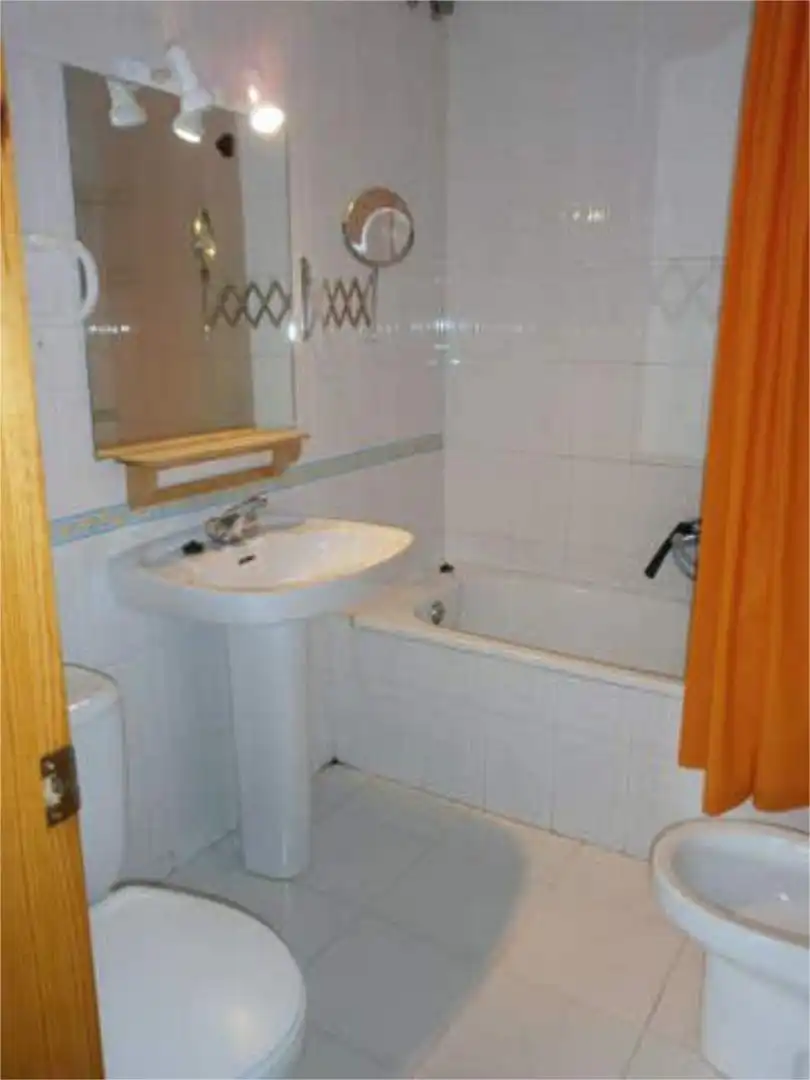 Flat for rent in Los Pinos - El Pilar Bathroom of Flat for rent in Plasencia with Heating, Terrace and Furnished