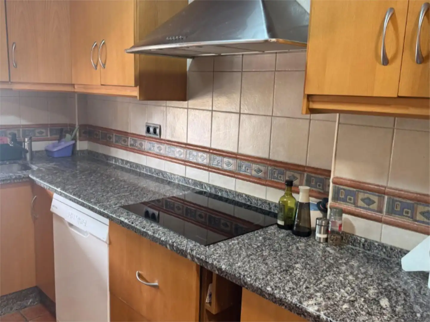 Casa adosada en venda a Calle Acceso Primero Mariano José de Larra, 8, Maracena Cuina de Casa adosada en venda en Maracena amb Aire condicionat