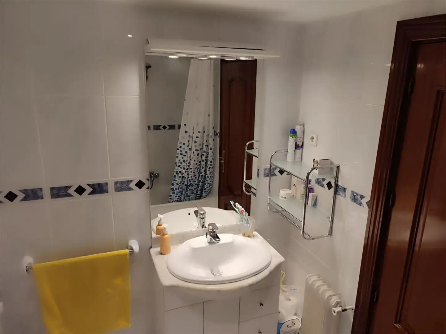 Flat for sale in Calle Santiago Amón, 31, Auditorio Bathroom of Flat for sale in Las Rozas de Madrid with Air Conditioner, Terrace and Swimming Pool