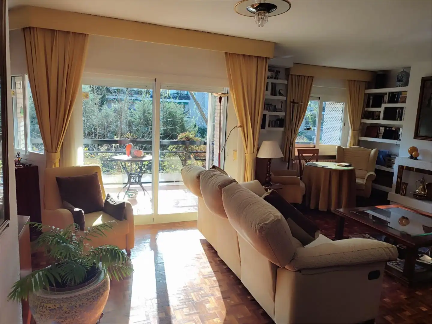 Flat for sale in Calle Santiago Amón, 31, Auditorio Living room of Flat for sale in Las Rozas de Madrid with Air Conditioner, Terrace and Swimming Pool