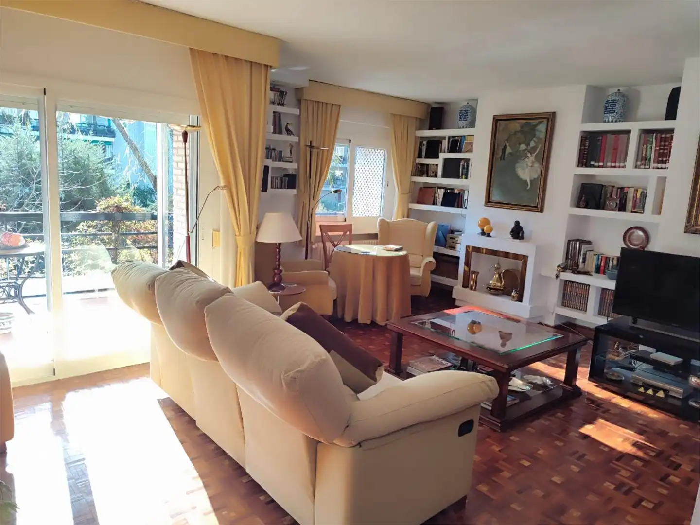 Flat for sale in Calle Santiago Amón, 31, Auditorio Living room of Flat for sale in Las Rozas de Madrid with Air Conditioner, Terrace and Swimming Pool