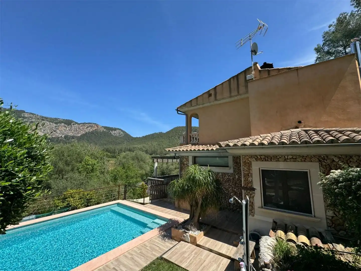 Vista exterior de Casa o xalet en venda en Puigpunyent amb Terrassa, Piscina i Balcó
