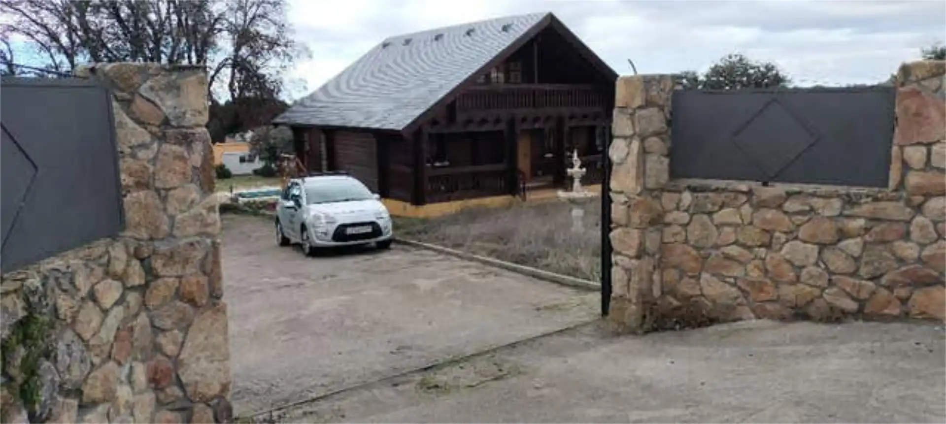 Aparcament de Casa adosada en venda en Maello amb Calefacció, Jardí privat i Traster