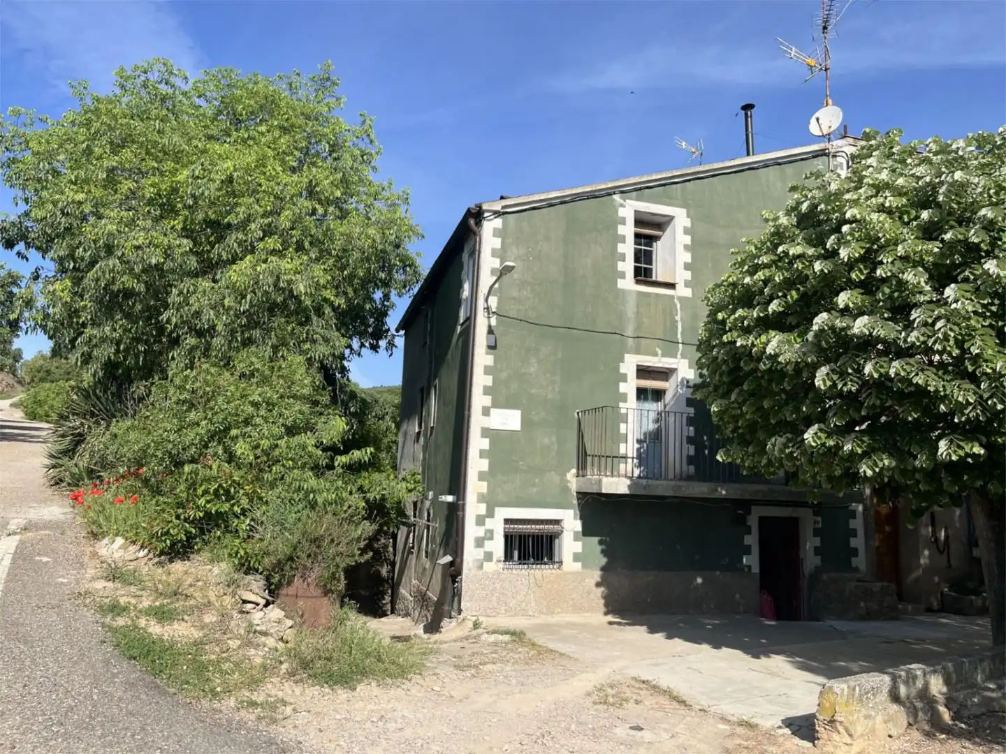 Außenansicht von Einfamilien-Reihenhaus zur Miete in Artesa de Segre mit Privatgarten, Terrasse und Möbliert