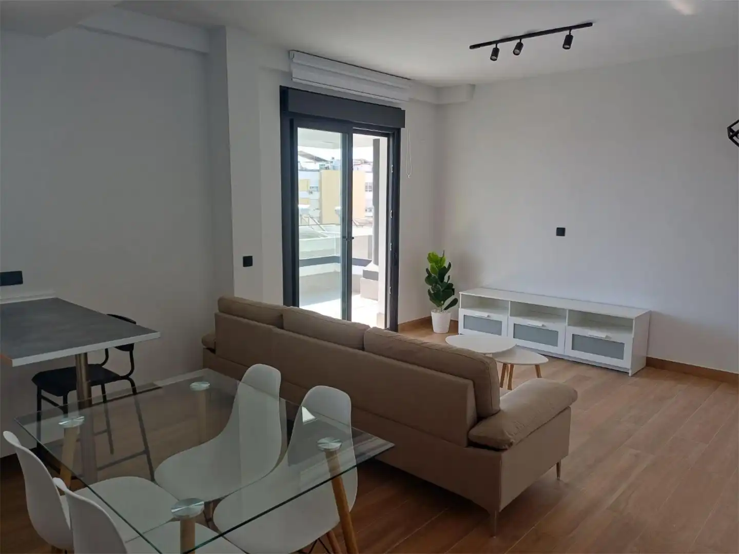 Flat for rent in Calle Montecarmelo 8, 8, La Paz Flat for rent in Calle Montecarmelo 8, 8, La Paz