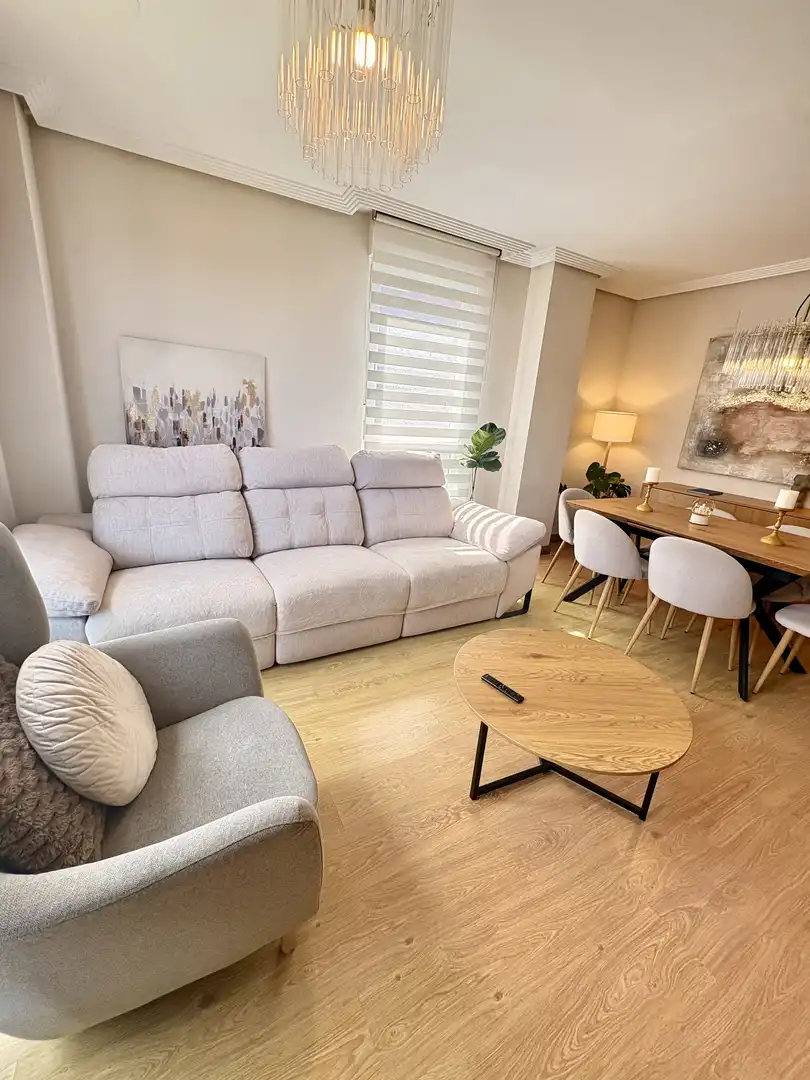 Casa adosada en venta en CA-673, 12, Solórzano Sala de estar de Casa adosada en venta en Solórzano con Aire acondicionado, Calefacción y Jardín privado