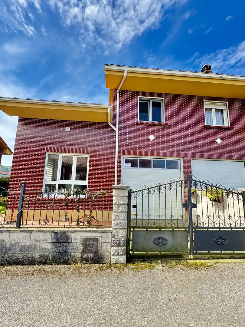 Casa adosada en venta en CA-673, 12, Solórzano Vista exterior de Casa adosada en venta en Solórzano con Aire acondicionado, Calefacción y Jardín privado