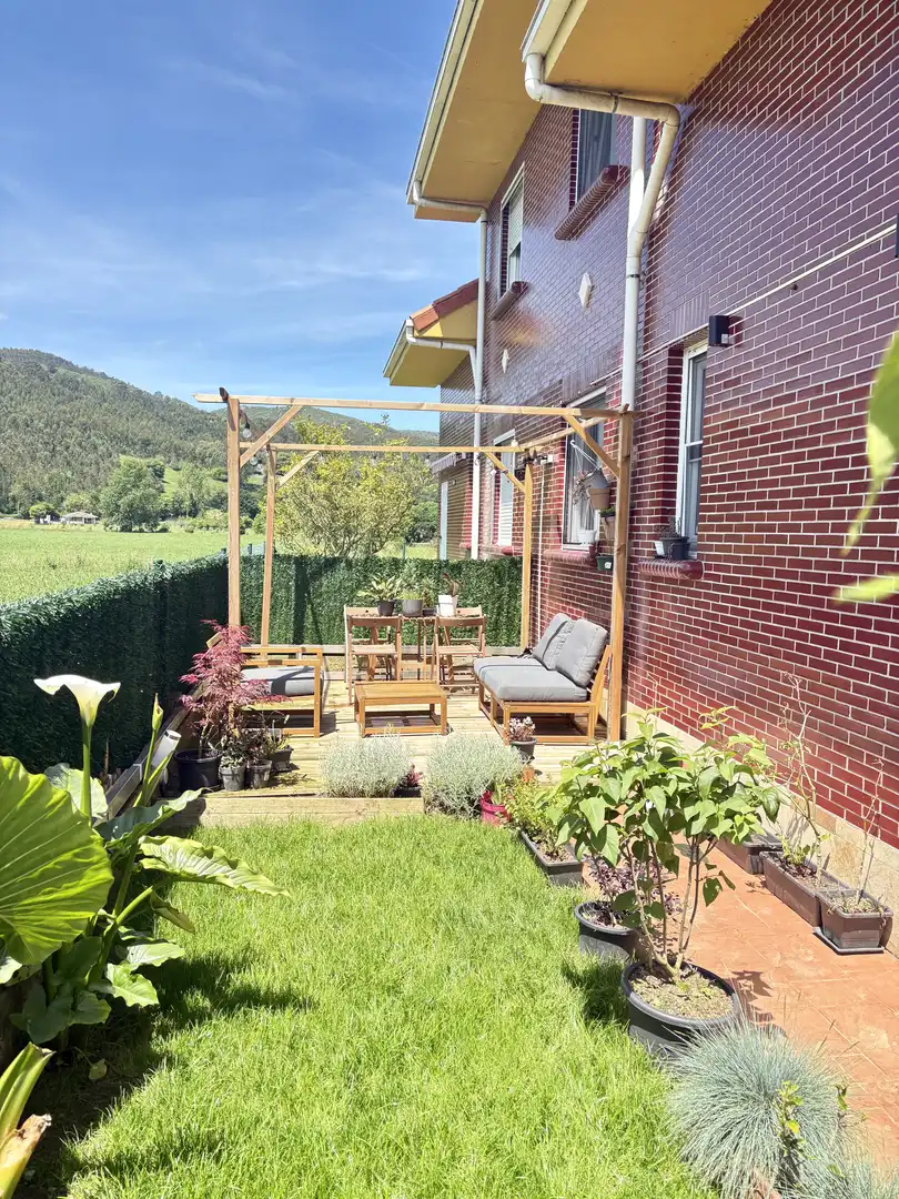 Casa adosada en venta en CA-673, 12, Solórzano Terraza de Casa adosada en venta en Solórzano con Aire acondicionado, Calefacción y Jardín privado