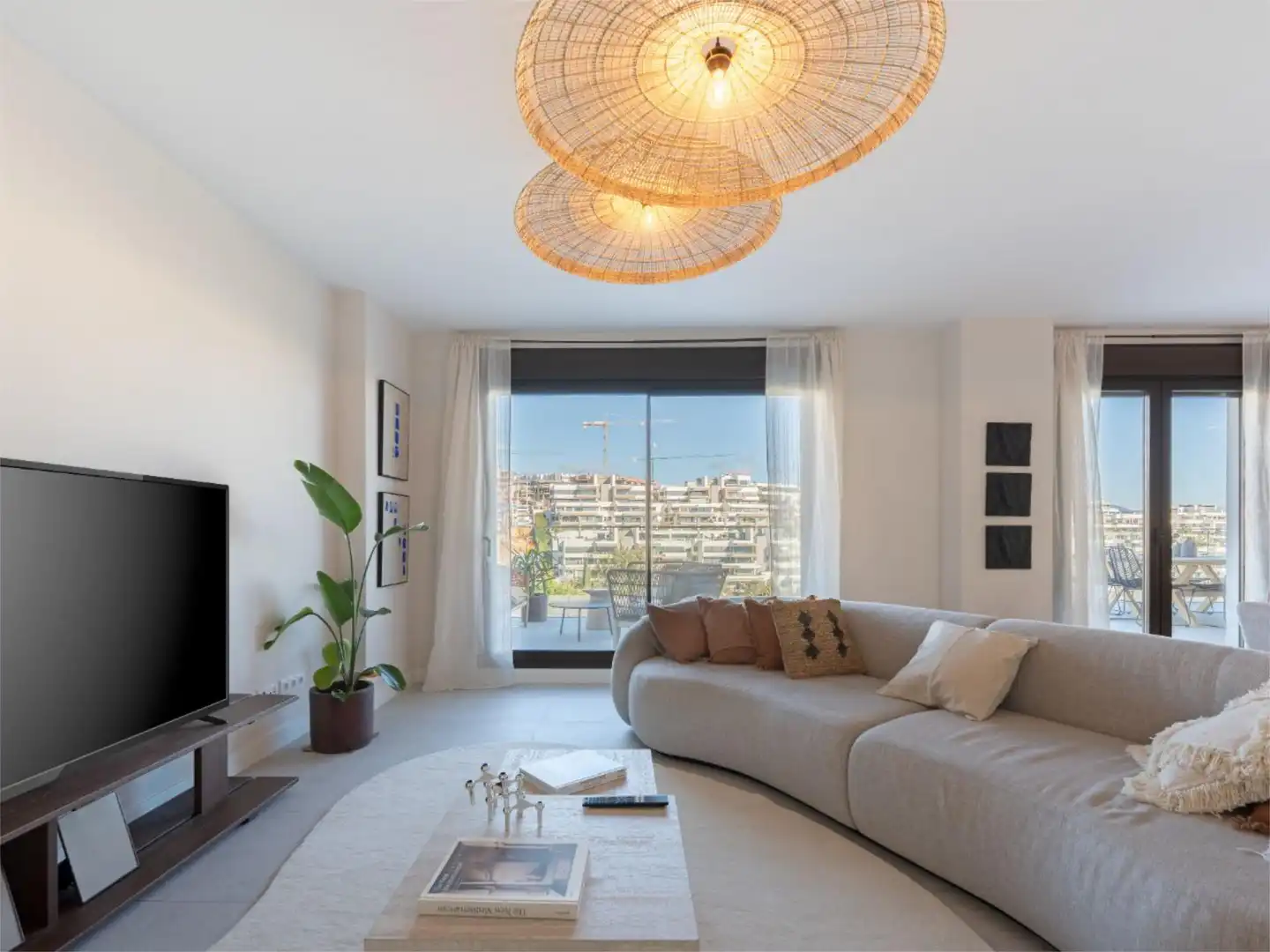 Living room of Flat for sale in Estepona  with Air Conditioner, Terrace and Swimming Pool