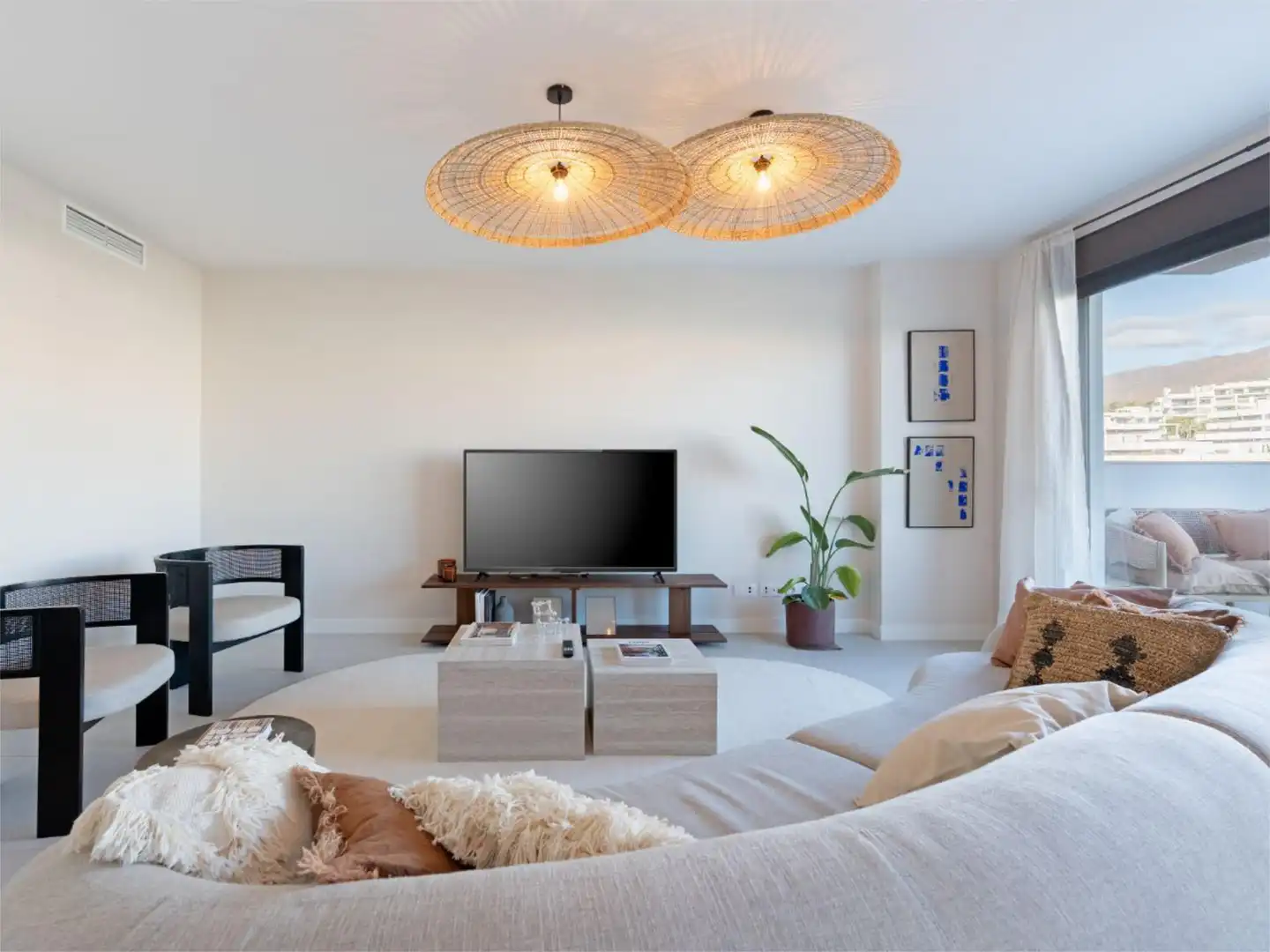 Living room of Flat for sale in Estepona  with Air Conditioner, Terrace and Swimming Pool