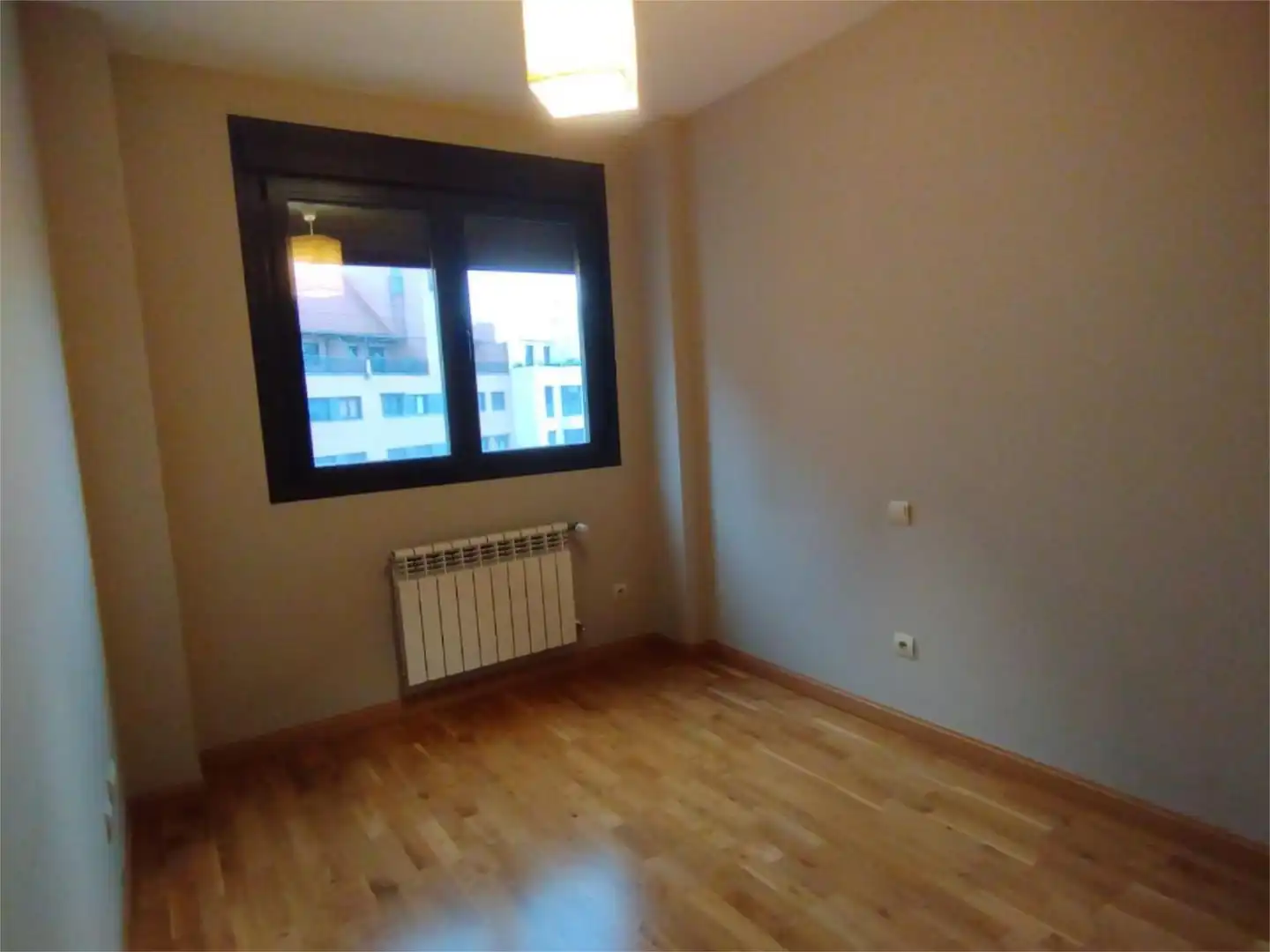 Piso en venta en Avenida del Camino de Santiago, 33, Las Tablas Habitación de Piso en venta en Madrid Capital con Aire acondicionado y Piscina