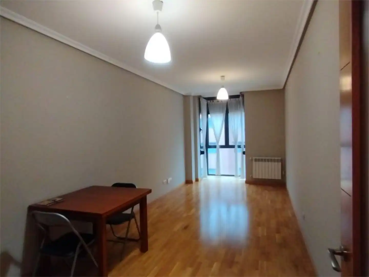 Piso en venta en Avenida del Camino de Santiago, 33, Las Tablas Sala de estar de Piso en venta en Madrid Capital con Aire acondicionado y Piscina