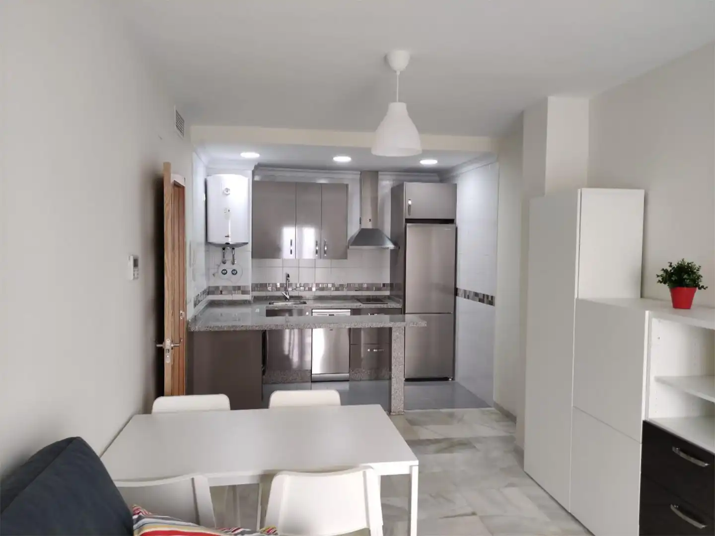 Piso en venta en Calle Alanís de la Sierra, 11, Fuentepiña Cocina de Piso en venta en Huelva con Aire acondicionado, Amueblado y Balcón