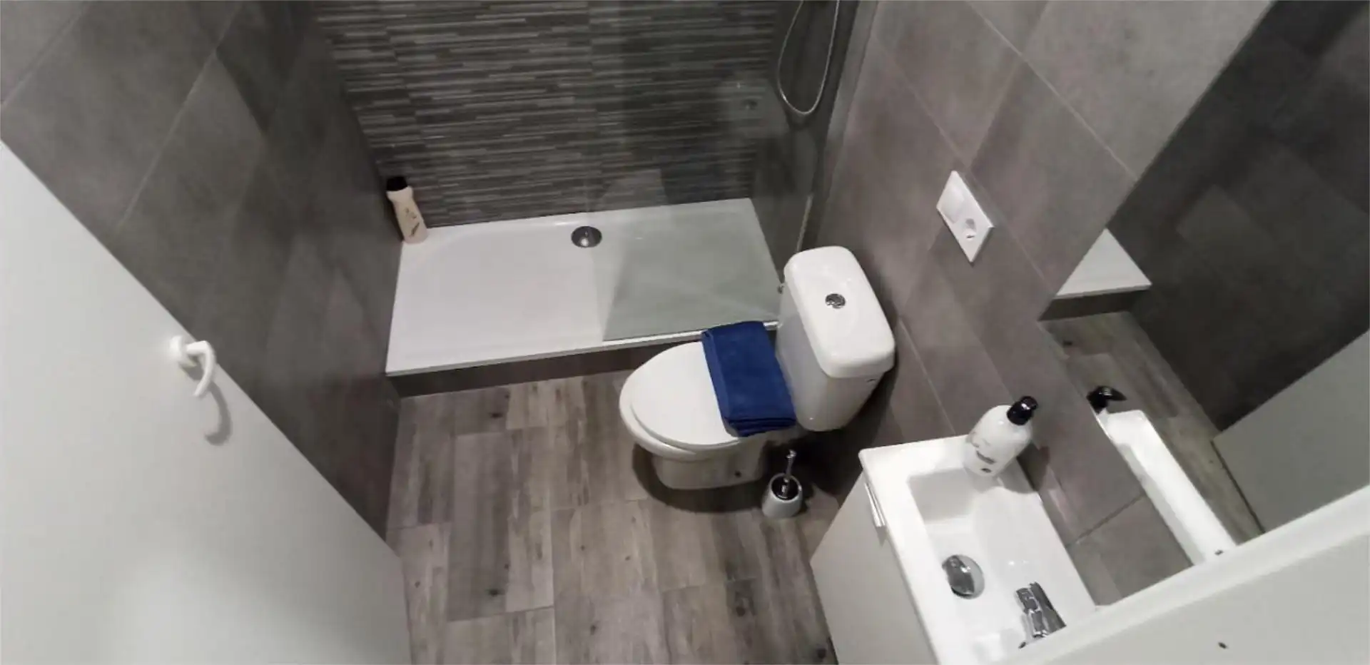 Baño de Piso de alquiler en Camarma de Esteruelas con Aire acondicionado, Calefacción y Jardín privado