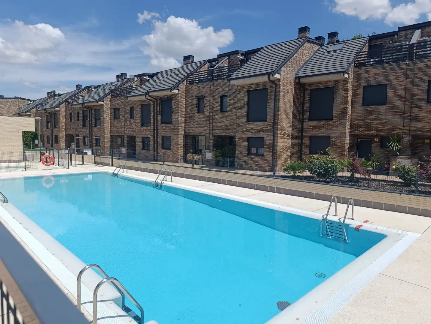 Piscina de Casa o chalet de alquiler en Tres Cantos con Aire acondicionado, Calefacción y Jardín privado