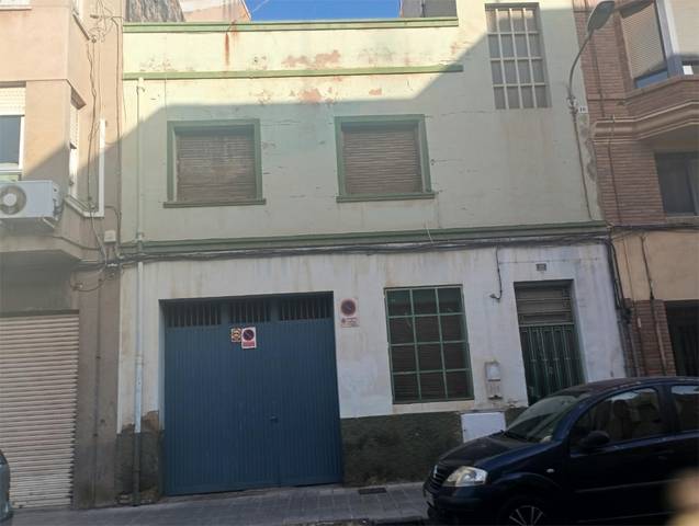 Casa-chalet en Venta en Carrer Figueroles, 32 en Ensanche - Parque del Oeste