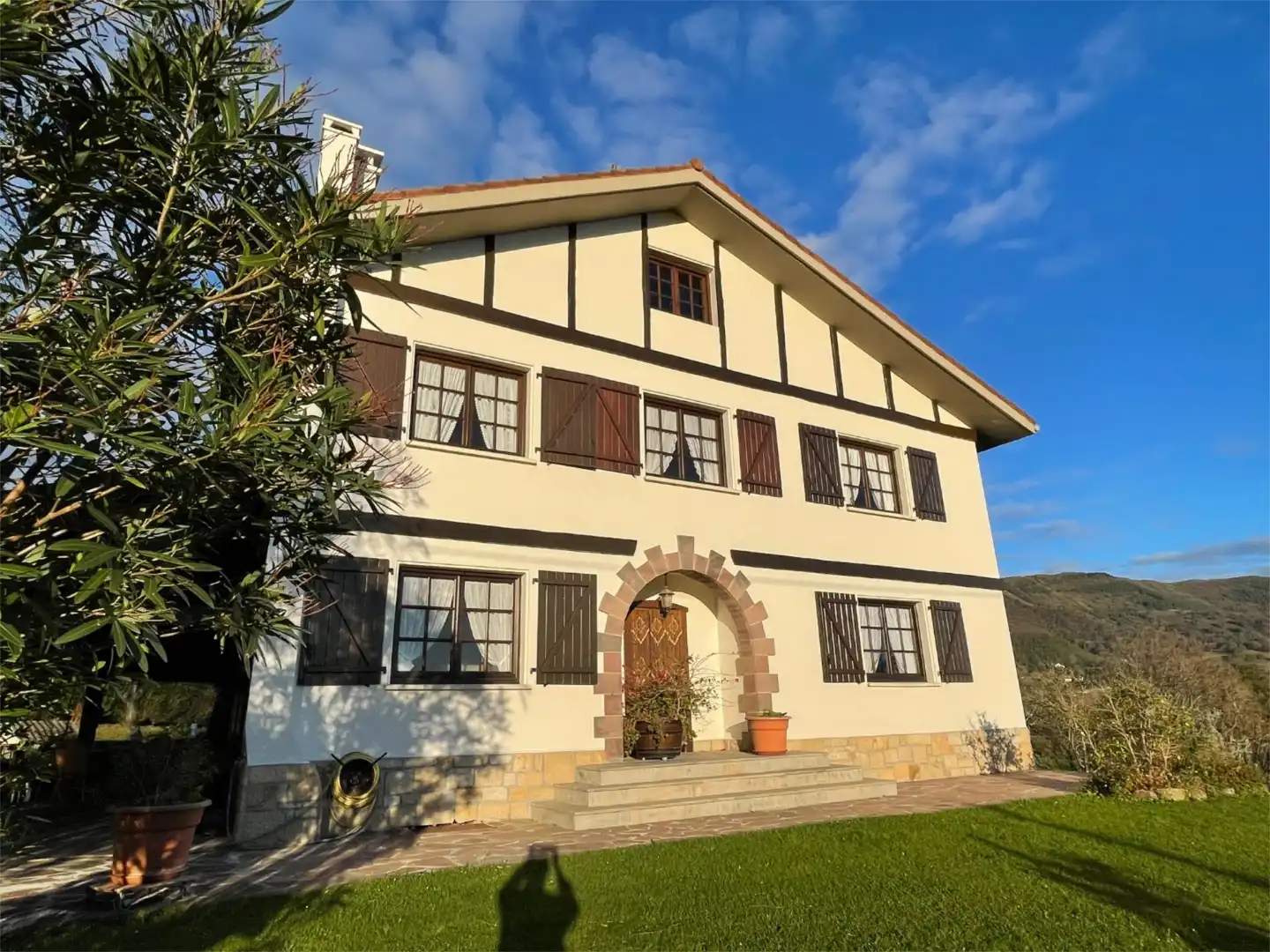 Vista exterior de Casa o xalet en venda en Irun  amb Terrassa
