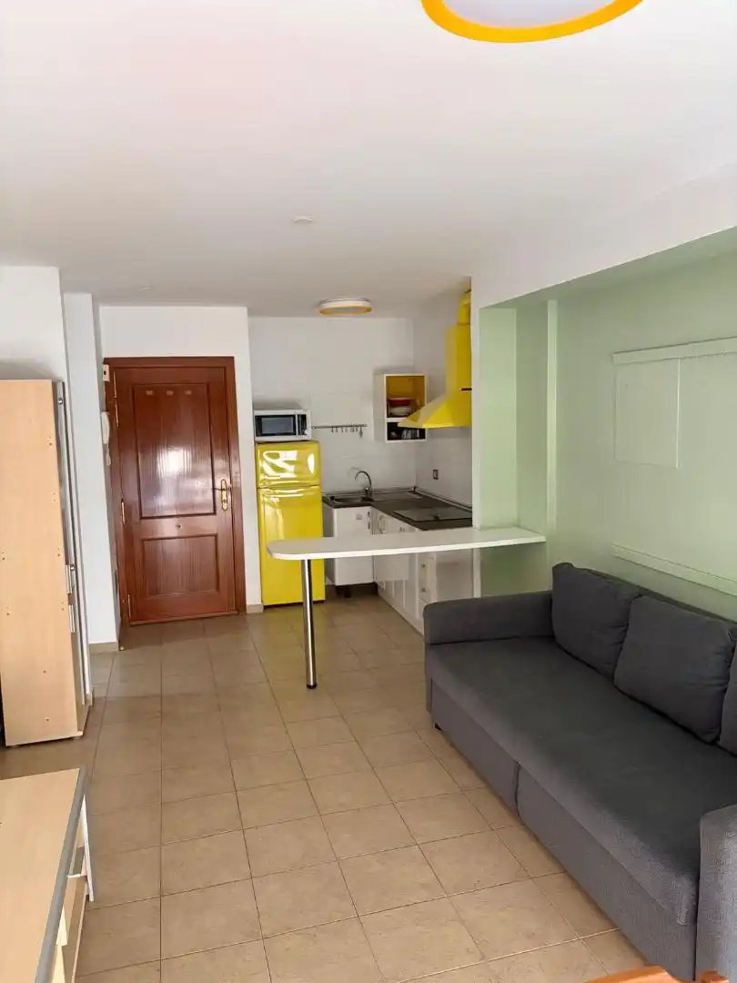 Pis de lloguer a Calle José Reyes Martín, 16, Granadilla de Abona ciudad Cuina de Pis de lloguer en Granadilla de Abona amb Calefacció i Moblat