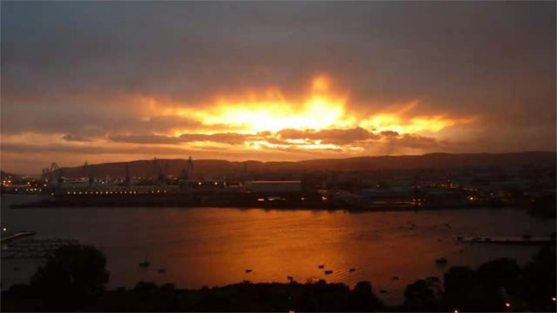 Vista exterior de Pis de lloguer en Ferrol amb Calefacció, Terrassa i Traster