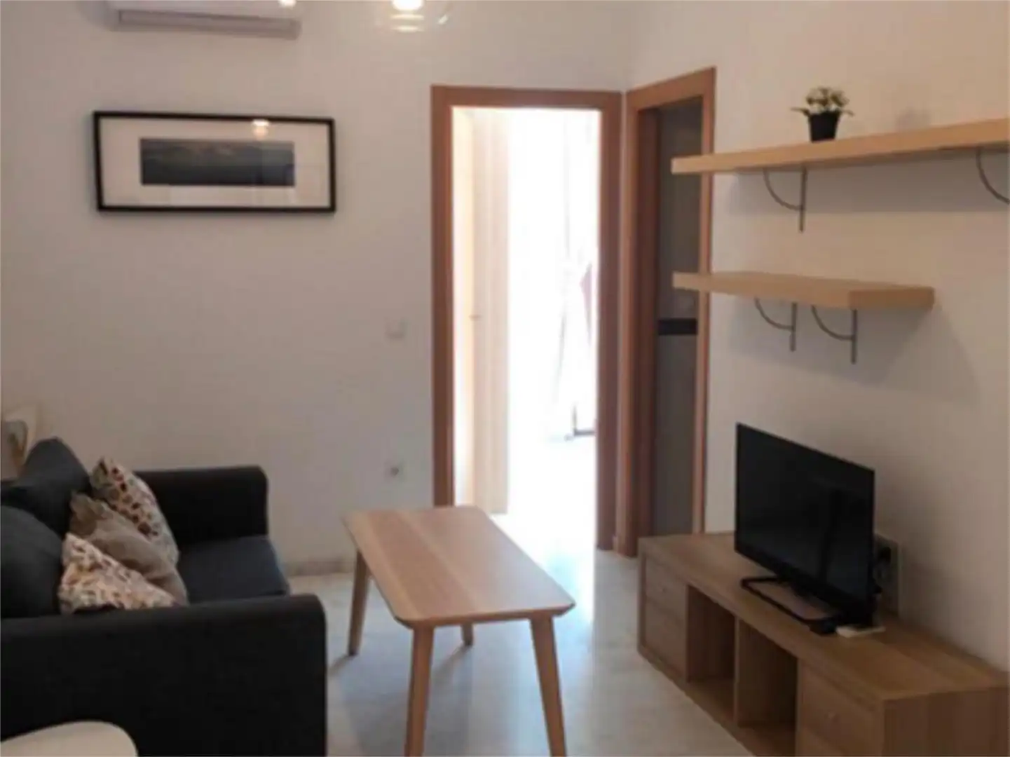 Sala d'estar de Apartament de lloguer en Los Palacios y Villafranca amb Aire condicionat, Moblat i Balcó