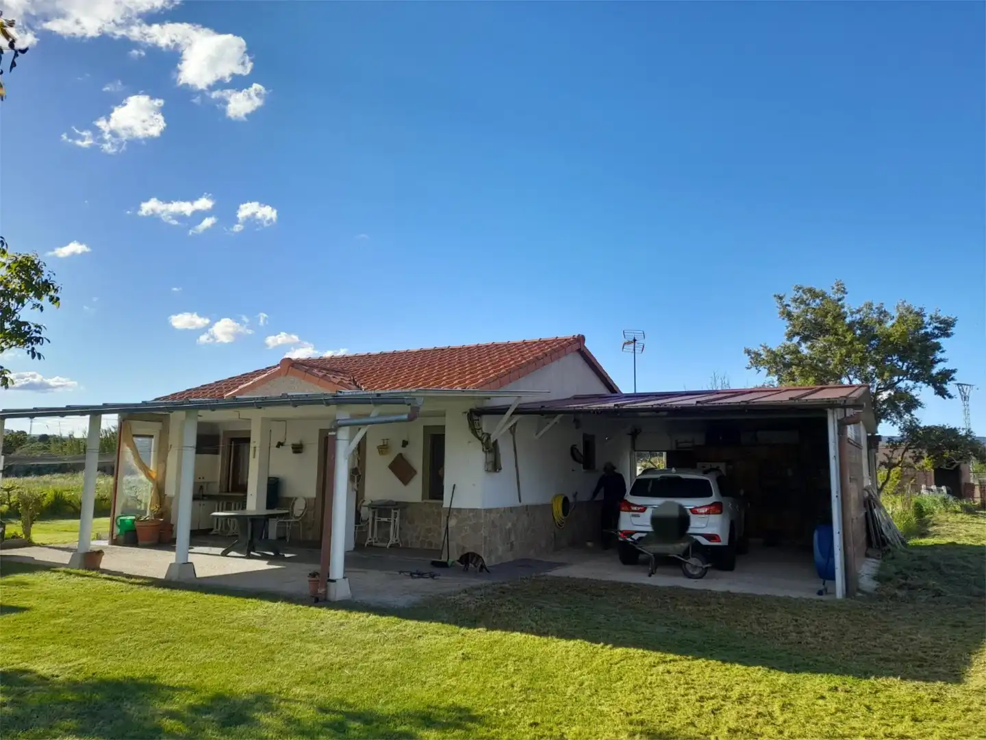 Außenansicht von Country house zum Verkauf in Sangüesa / Zangoza mit Privatgarten, Terrasse und Abstellraum