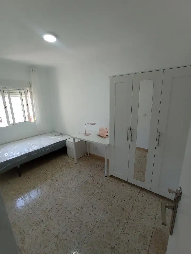 Room in Plaza Collao, 14, Parque Alcosa Room in Plaza Collao, 14, Parque Alcosa