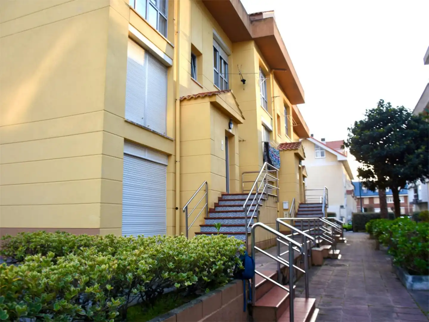 Außenansicht von Wohnungen zur Miete in Ribamontán al Mar mit Privatgarten, Parkett und Möbliert