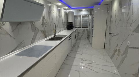 Foto 2 de Piso en venta en Calle Orfebre Cayetano González, 4, La Oliva, Sevilla Capital