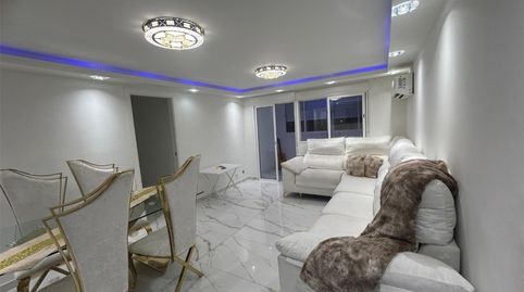 Foto 3 de Piso en venta en Calle Orfebre Cayetano González, 4, La Oliva, Sevilla Capital