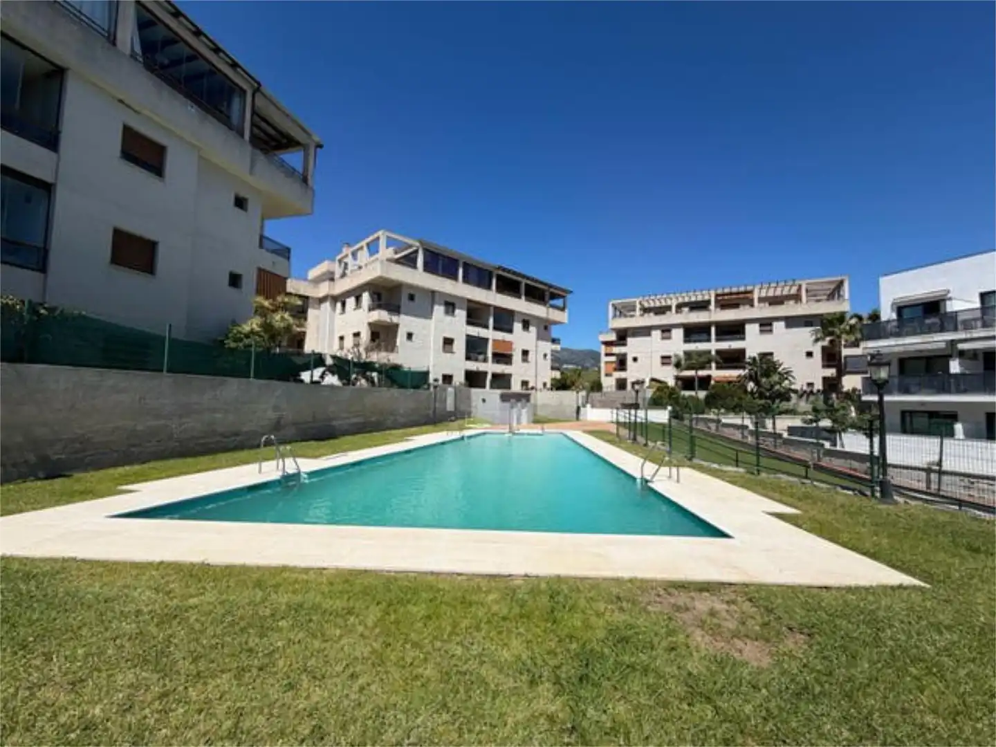Piscina de Piso de alquiler en Mijas con Calefacción, Jardín privado y Terraza