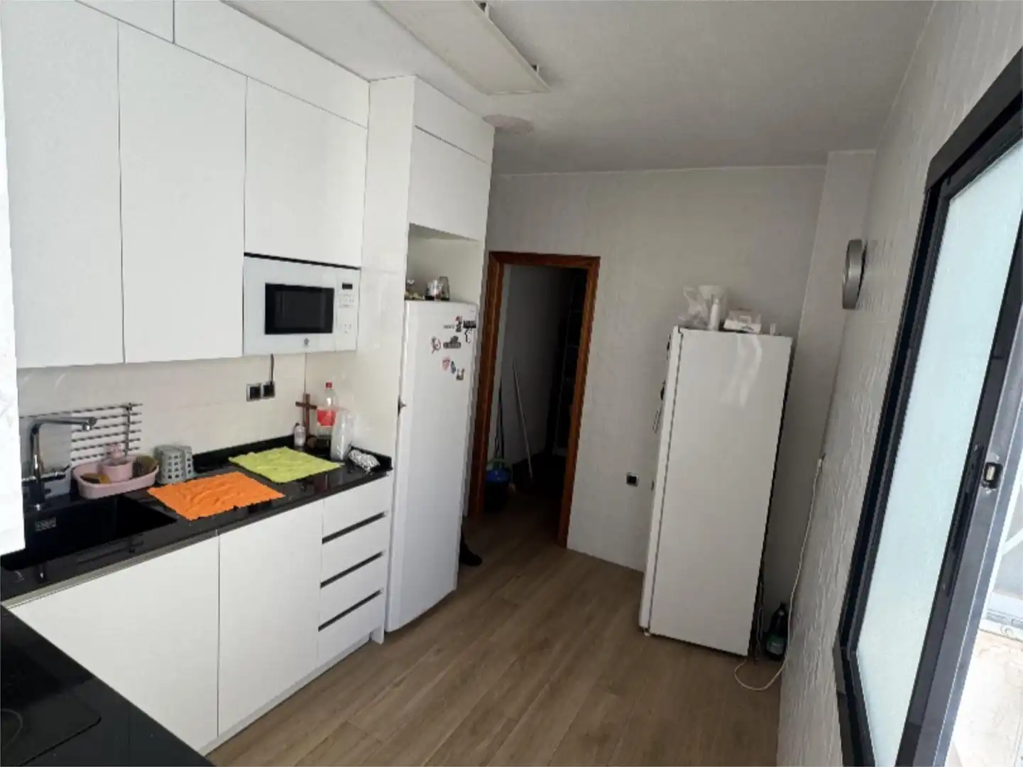 Küche von Wohnung zum Verkauf in Fortuna mit Klimaanlage und Balkon