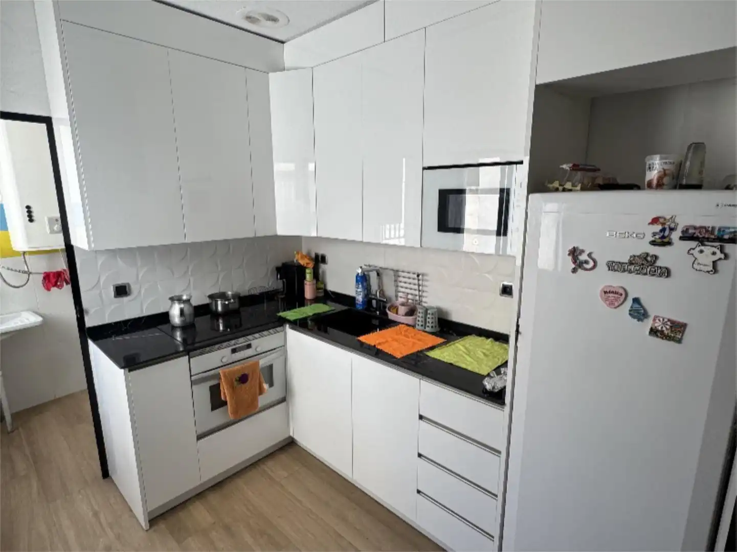 Küche von Wohnung zum Verkauf in Fortuna mit Klimaanlage und Balkon