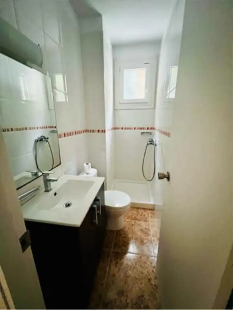 Wohnung zum Verkauf in César Casariego - Santa Clara - Nuevo Obrero Badezimmer von Wohnung zum Verkauf in Santa Cruz de Tenerife mit Privatgarten