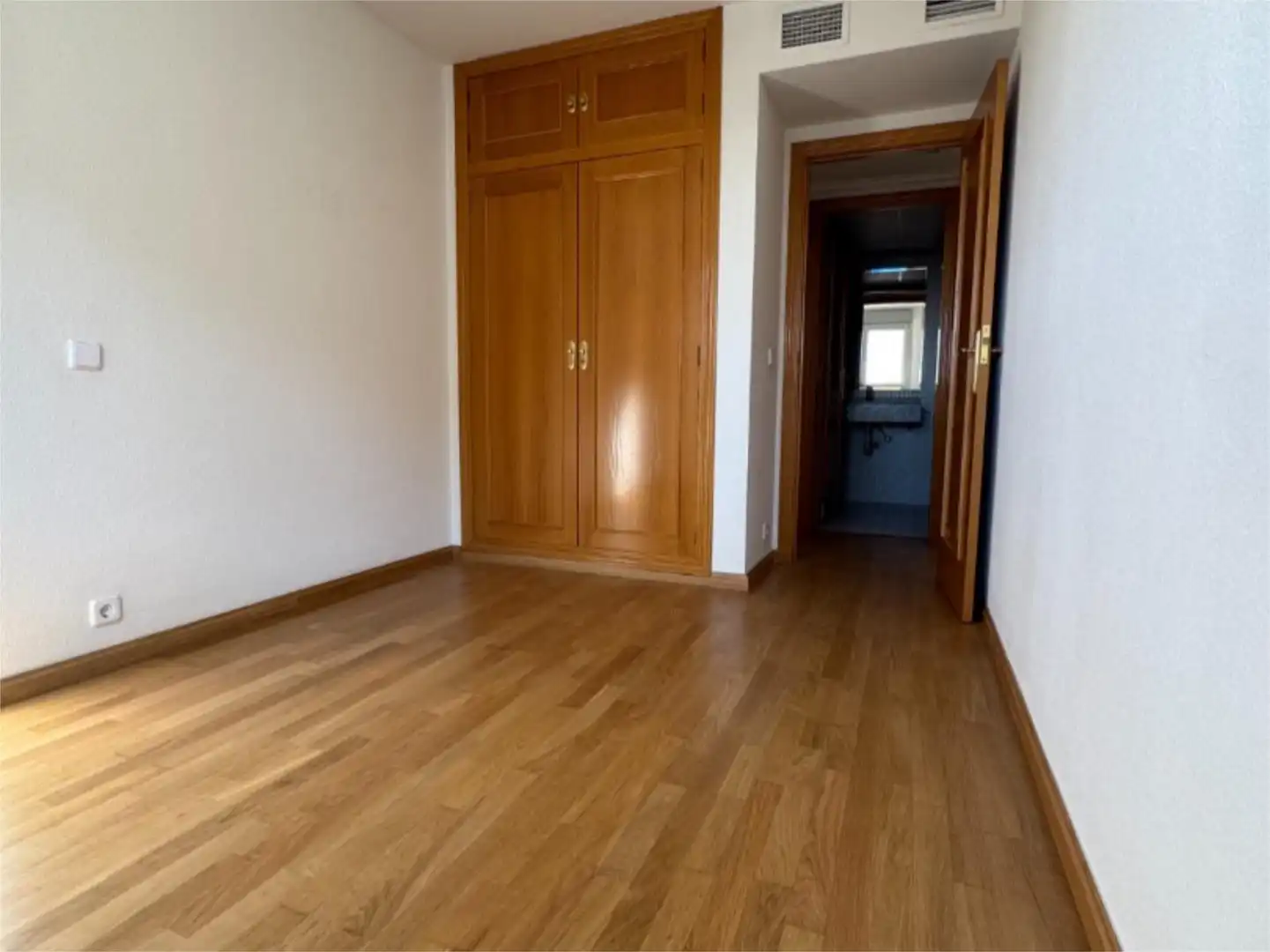 Flat for rent in Avenida de Gómez Laguna, 43, Romareda Flat for rent in Avenida de Gómez Laguna, 43, Romareda