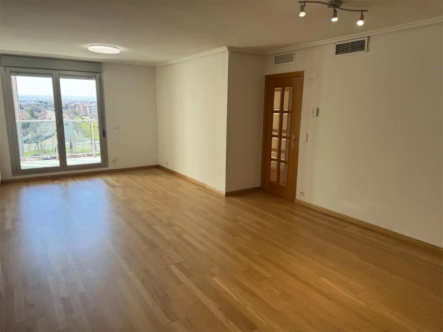 Flat for rent in Avenida de Gómez Laguna, 43, Romareda Flat for rent in Avenida de Gómez Laguna, 43, Romareda