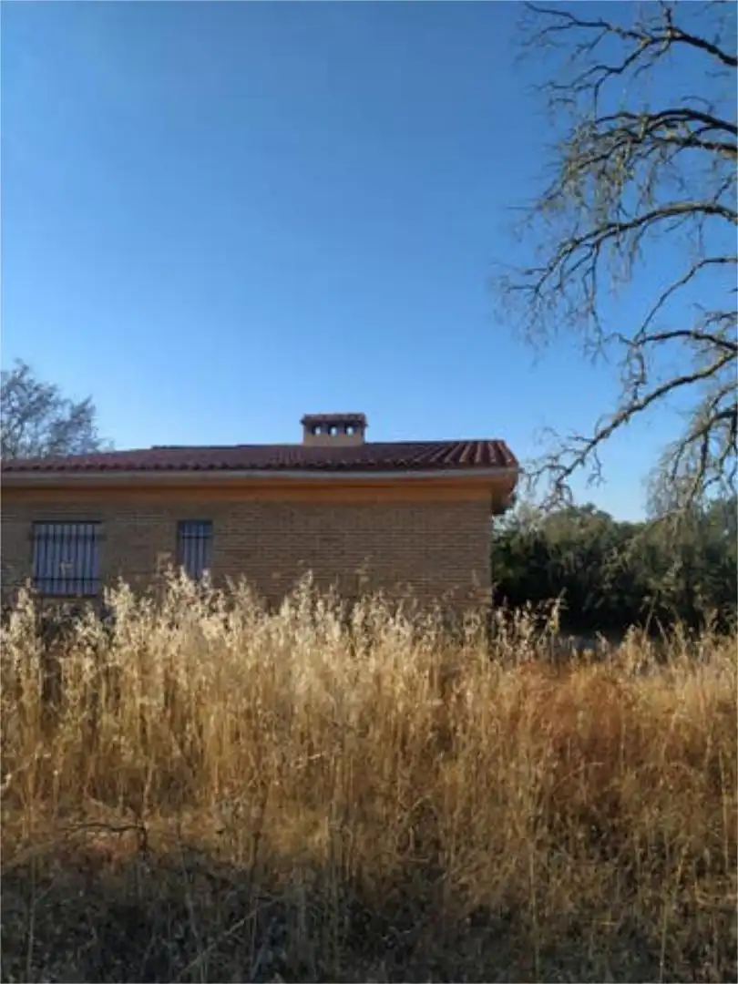 Außenansicht von Einfamilien-Reihenhaus zum Verkauf in Guillena mit Terrasse