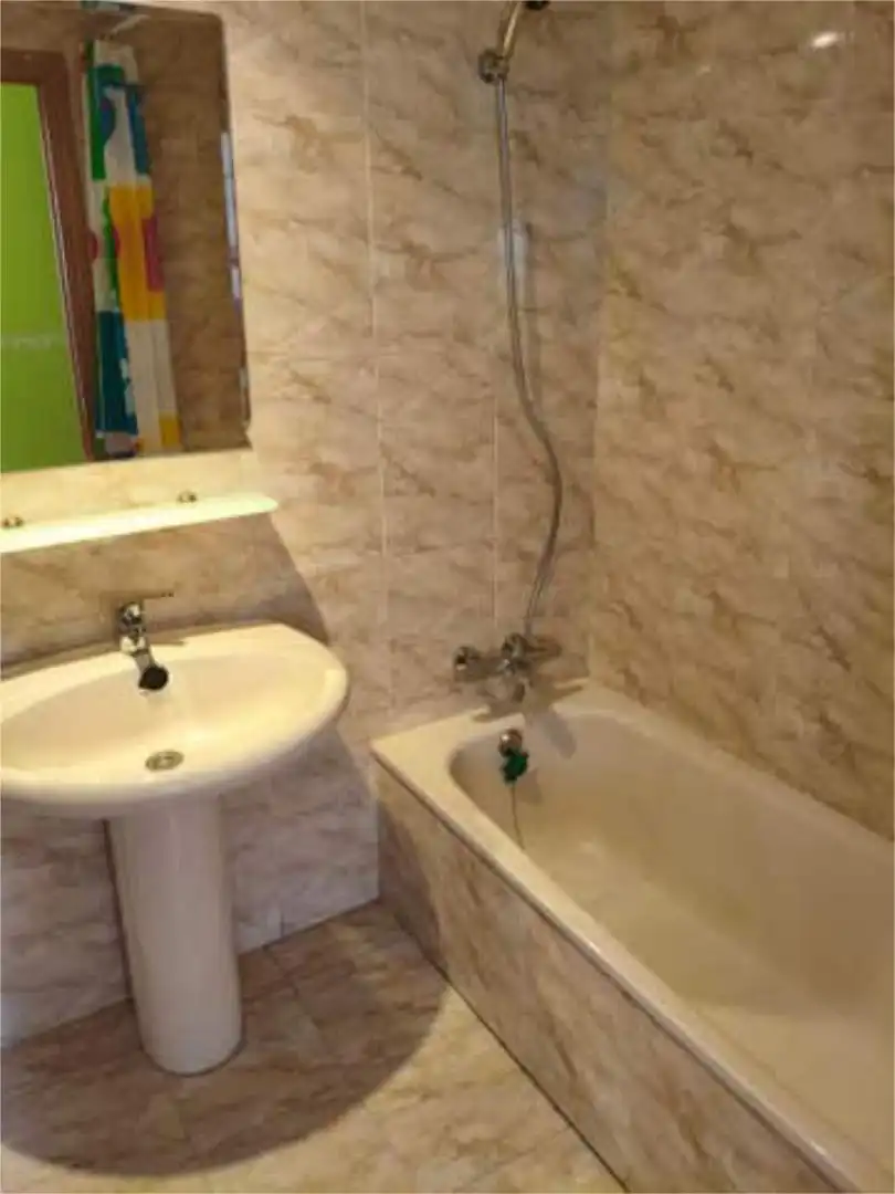 Piso en venta en El Puerto Baño de Piso en venta en Coslada con Calefacción, Jardín privado y Trastero