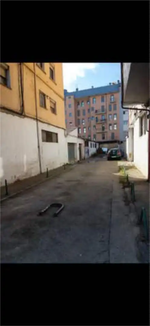 Außenansicht von Fabrikhallen zur Miete in León Capital 