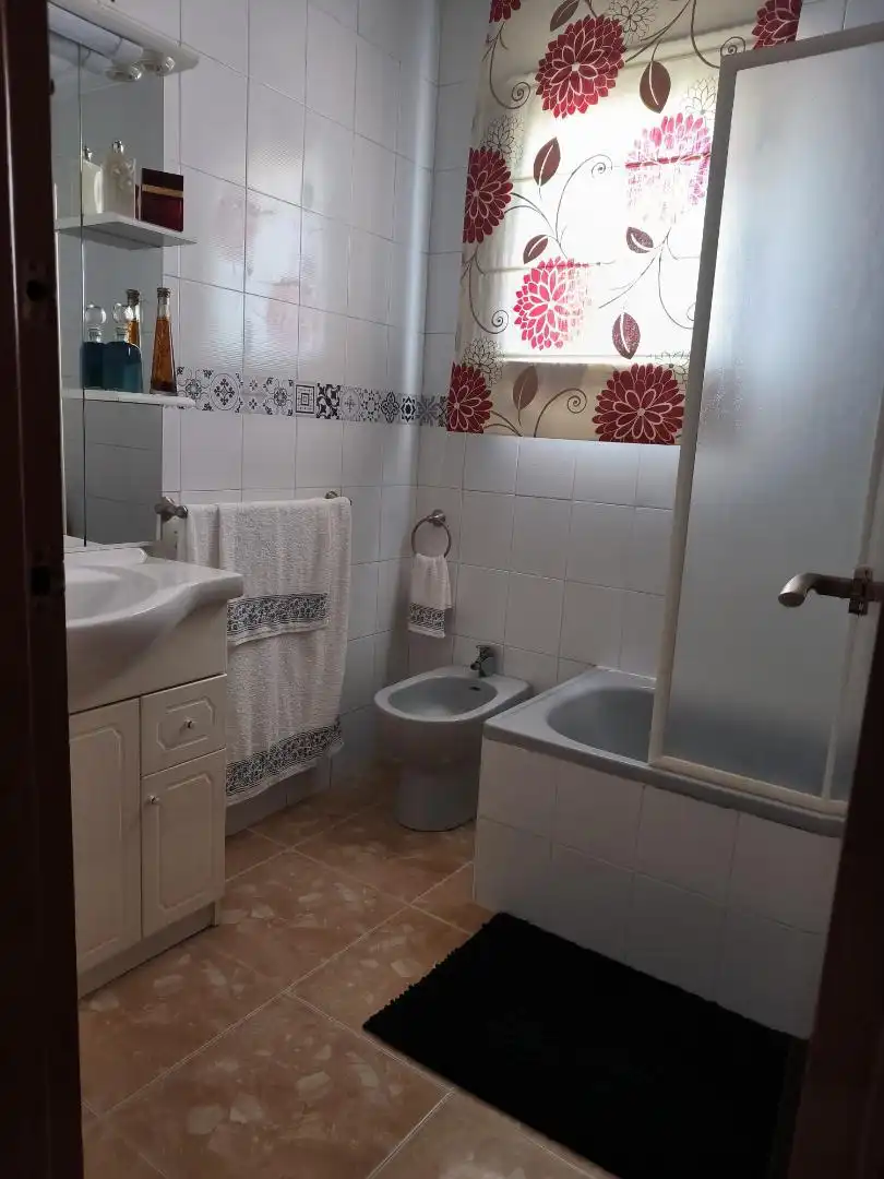 Badezimmer von Maisonette zum Verkauf in Pilar de la Horadada mit Balkon