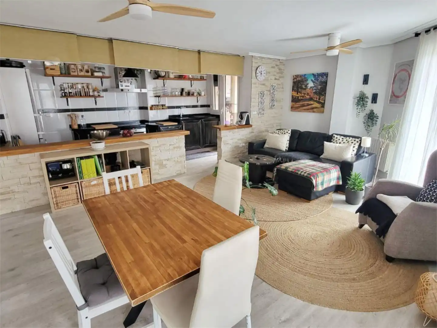 Menjador de Pis en venda en Castro-Urdiales amb Terrassa, Piscina i Balcó