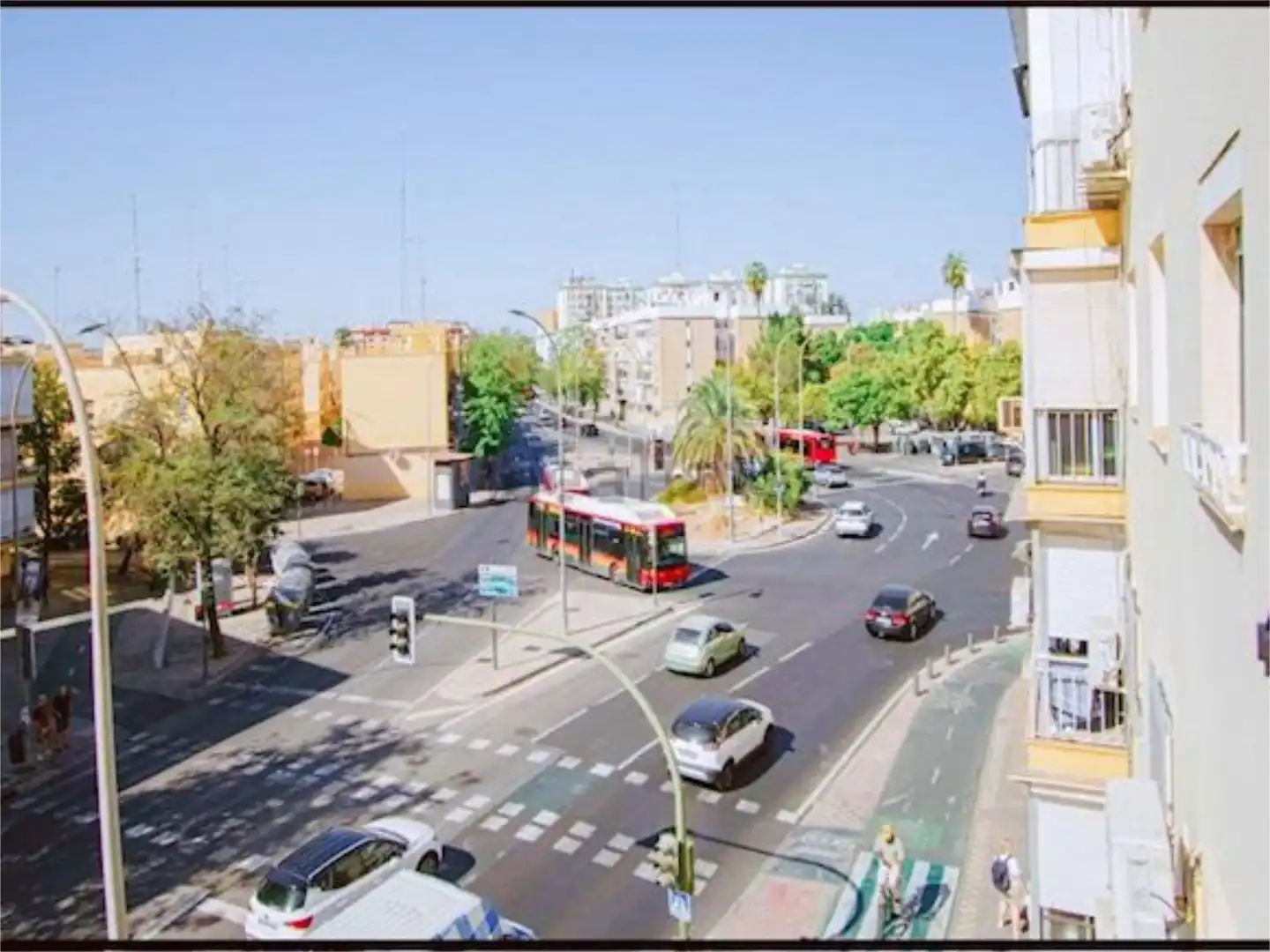 Room in Avenida Ronda de Pio XII, 22, Cruz Roja Exterior view of Flat for share in Sevilla with Air Conditioner, Heating and Terrace