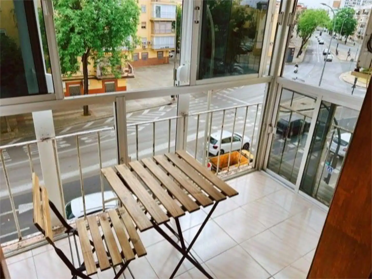 Room in Avenida Ronda de Pio XII, 22, Cruz Roja Balcony of Flat for share in Sevilla with Air Conditioner, Heating and Terrace