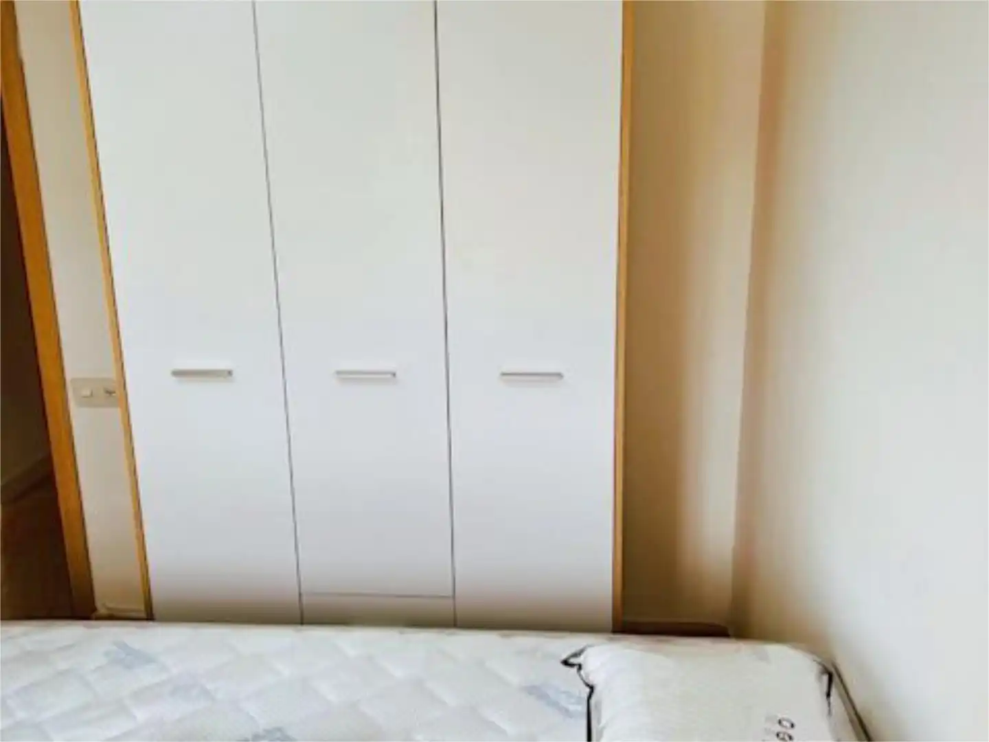 Room in Avenida Ronda de Pio XII, 22, Cruz Roja Bedroom of Flat for share in Sevilla with Air Conditioner, Heating and Terrace