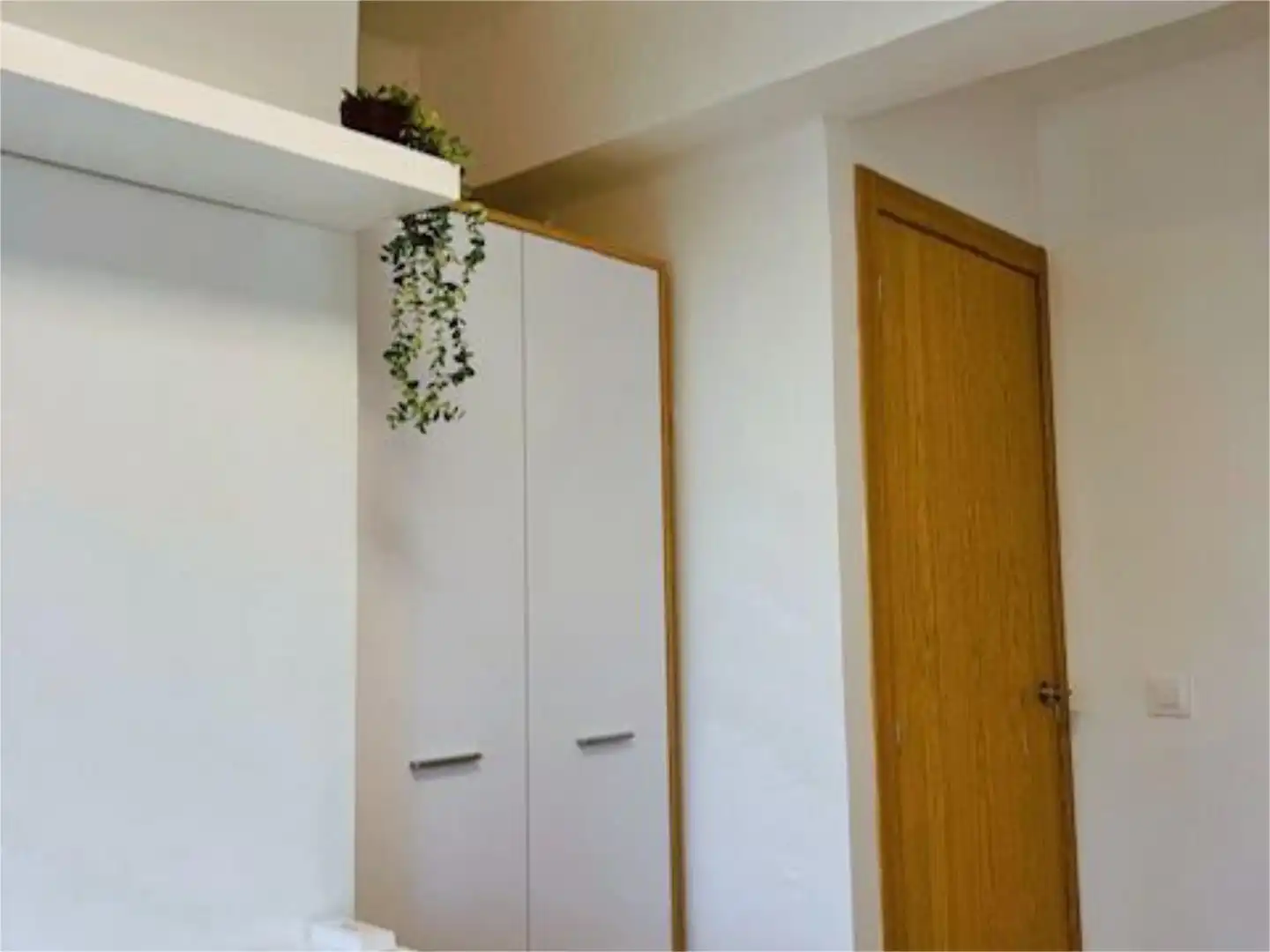 Room in Avenida Ronda de Pio XII, 22, Cruz Roja Flat for share in Sevilla with Air Conditioner, Heating and Terrace
